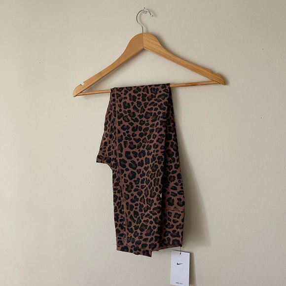❌SOLD Nike One Leopard Leggings - Picture 1 of 7